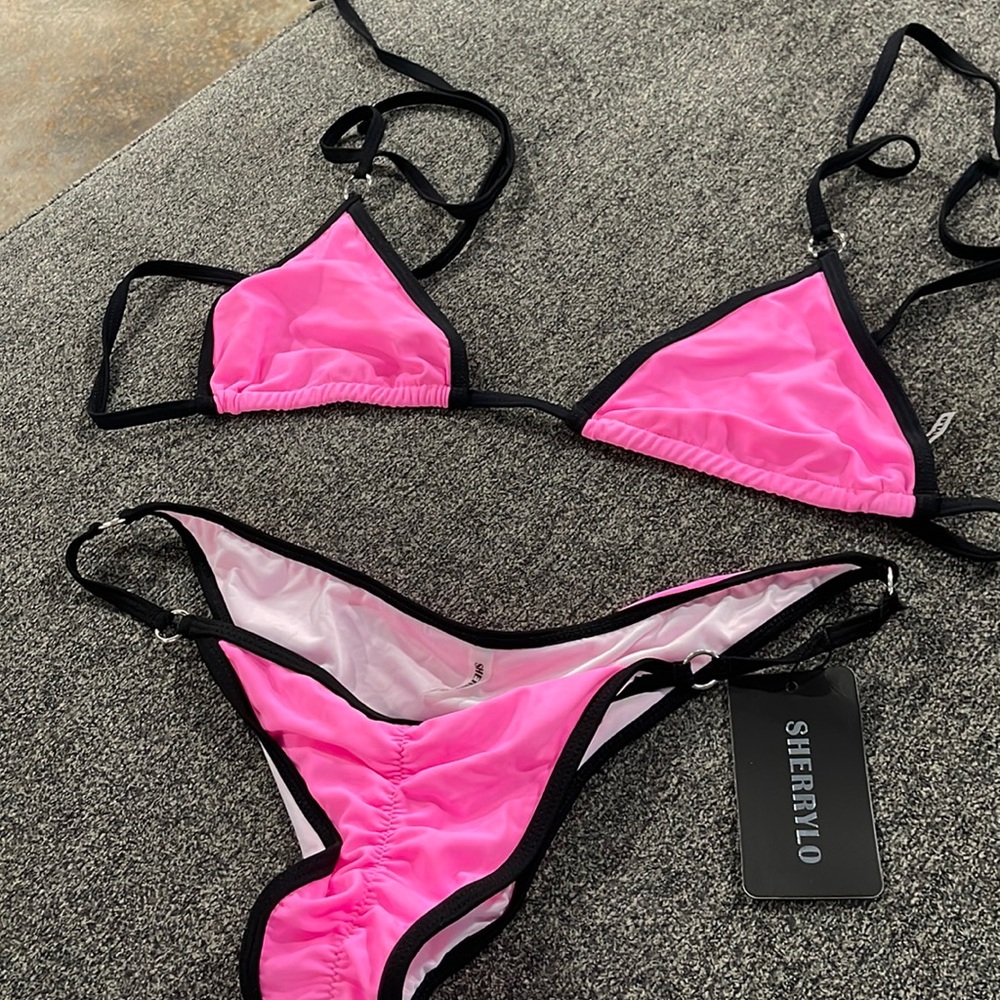Very sexy bikini. Size xl I would say fits more like a medium